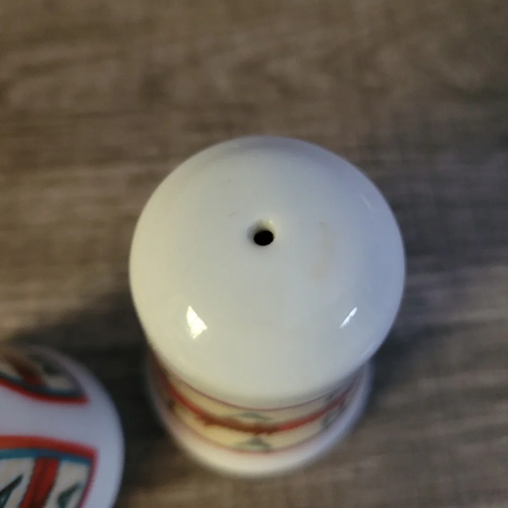 Vintage Montana Souvenir Salt and Pepper Shakers Ceramic Cowboy‎ Western Decor
